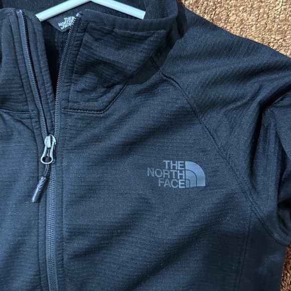 The North Face Black Half-Zip Pullover - Picture 4 of 6